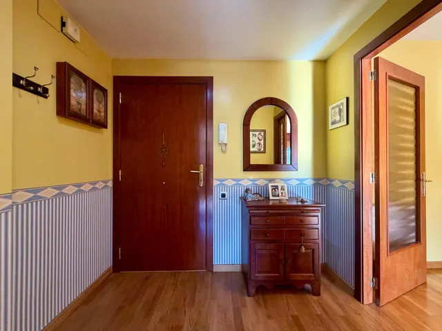 Luminoso piso de 3 dormitorios con suite junto a la plaza Vallès, en el corazón de Sabadell — 2