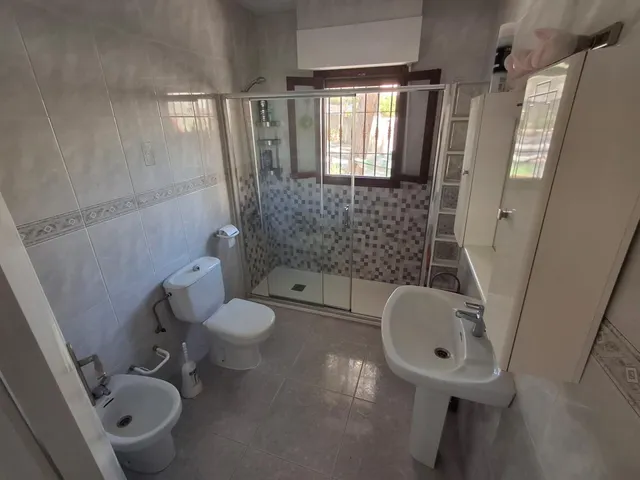 CHALET EN ORIHUELA COSTA CON GRAN PARCELA Y PISCINA PRIVADA — 39