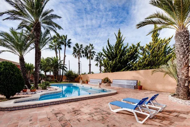 Villa independiente con 2.000 m2 de parcela y apartamento de invitados en El Chaparral — 16