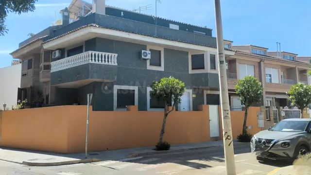 CHALET ADOSADO EN PICANYA - foto 4
