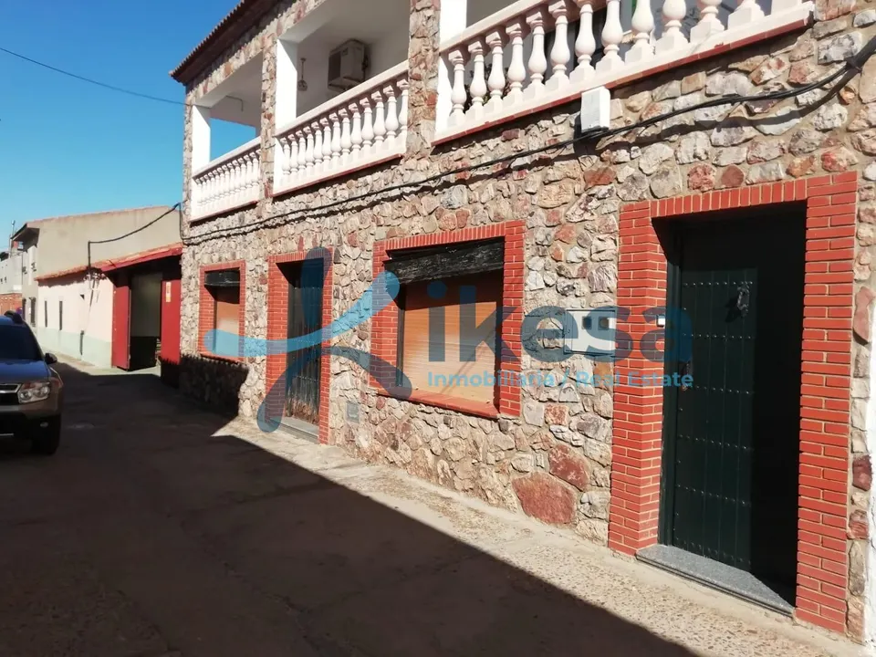 Venta de Local Comercial en Castilblanco, Badajoz.