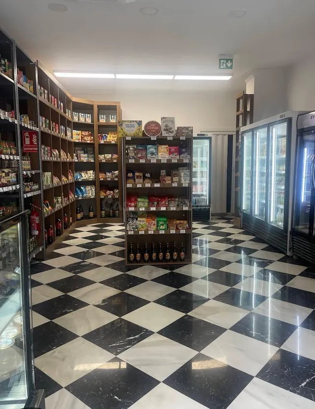 Oportunidad única: traspaso de negocio rentable con dos punt