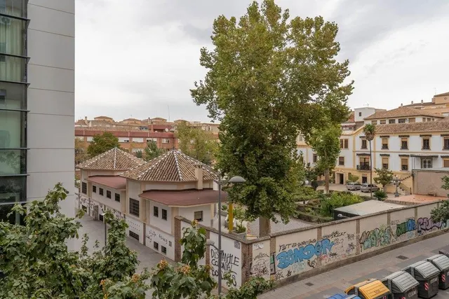 Pisazo en venta en calle Obispo Hurtado — 28