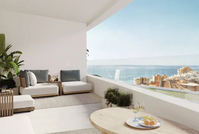 Villa de lujo de 3 dormitorios con vistas al mar en Fuengiro