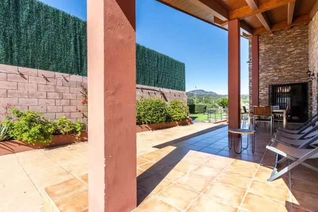 Casa con piscina, espacio y calidad en can font - ca n'avellaneda — 7