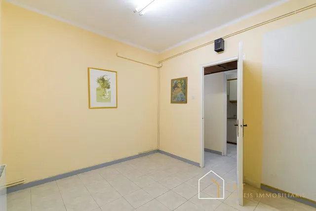 Piso en venta en plaza virrei amat – 4 habitaciones y 77 m2 útiles — 12