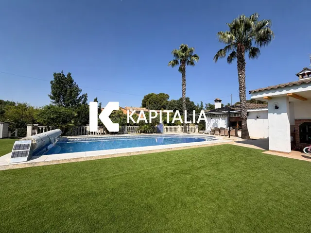 Exclusivo chalet de diseño en venta en Ontinyent, a un paso  - foto 3