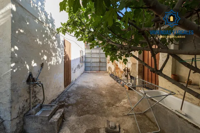 Atención promotores. Casa para derribar y hacer bloque de hasta 720 m2 de obra en Maracena centro — 13