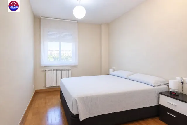 PISO EN RENTABILIDAD CON GARAJE Y JARDÍN PRIVADO EN LA ZONA NUEVA DE PERALTA. — 9