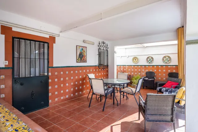Espaciosa vivienda pareada con jardín, piscina, garaje y gran terraza en Mairena del Aljarafe — 9