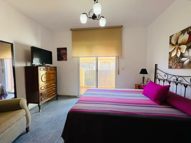 Chalet adosado de 3 dormitorios con terraza y piscina comunitaria en Playa Flamenca — 8