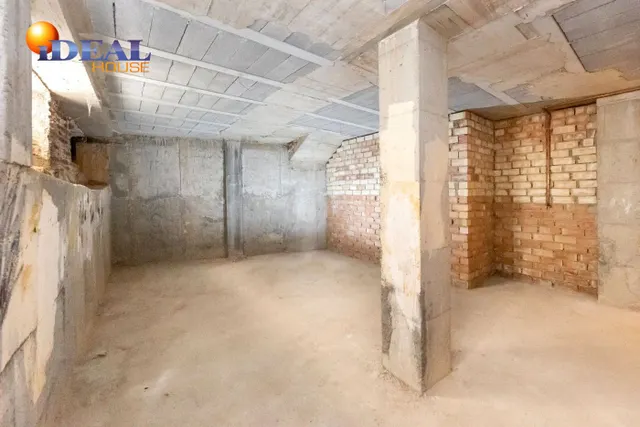 LOCAL EN VENTA JUNTO PLAZA ISABEL LA CATÓLICA — 10