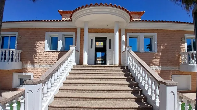 IMPRESIONANTE CHALET EN ALFAS DEL PI — 8