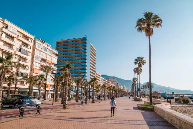 Fantásticas y modernas viviendas con vistas al mar o al parque en Fuengirola — 12