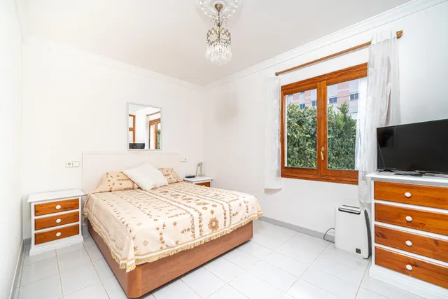 Chalet con amplio jardín y posibilidad de doble vivienda — 7