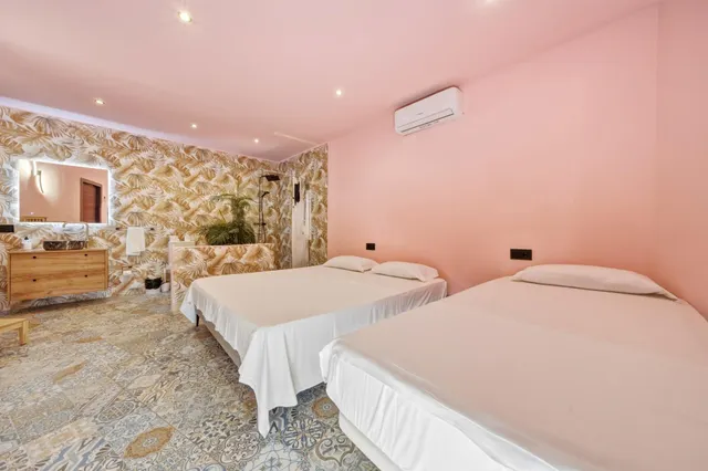 ESPECTACULAR VILLA CON PISCINA, 6 DORMITORIOS EN SUITE Y VISTAS AL MAR EN SA TORRE — 31