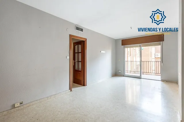Espacio, luz y comodidad en una vivienda con grandes posibilidades en zona Alcampo — 3
