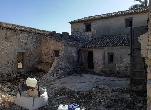 Terreno rústico con casa de campo para reformar — 3