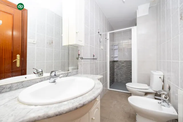✨ Piso de 3 dormitorios con terraza en el Zaidín – Espacio, comodidad y agradables vistas — 11