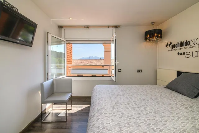 Exclusividad y diseño: 2º piso con ascensor, parking y suite de lujo — 25