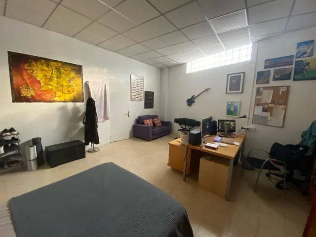 Local en Planta baja adaptado como vivienda con dos locales y superficie total 400m2 — 16