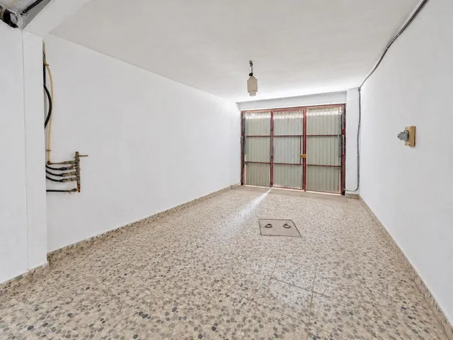 GRAN PARCELA CON VIVIENDA UNIFAMILIAR, 3 APARTAMENTOS, PISCINA Y VISTAS PANORÁMICAS EN PADUL (GRANADA) — 1.430 m2 DE TERRENO — 36