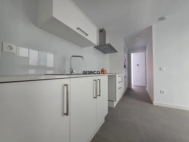 PISO EN QUINTA PLANTA SIN AMUEBLAR MUY CÉNTRICO - foto 4