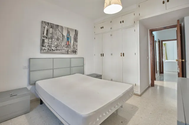 Zona Puertas de Sevilla. Vivienda con amplia terraza de 15 m2. — 18