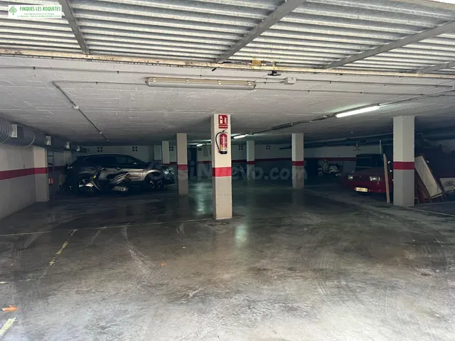 Plaza de parking amplia al lado universidad politécnica! - foto 3