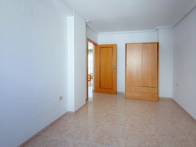 Oportunidad! Luminoso y encantador Ático con amplia terraza y excelentes vistas despejadas + Garaje cerrado incluido en el precio + Piscina comunitaria — 17