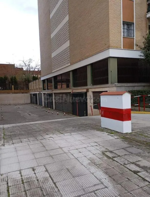 Plaza de aparcamiento en Urbanización Las Gardenias – Calle  - foto 2