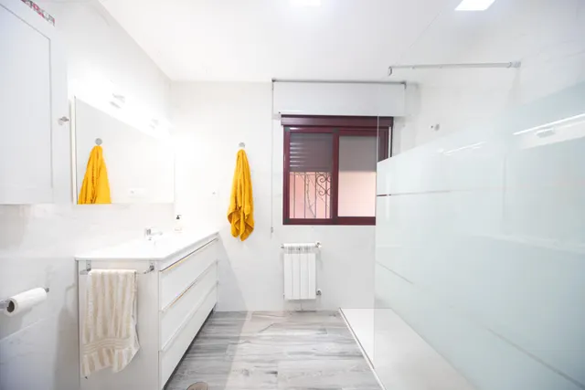 Ponemos a la venta este precioso y peculiar chalet con piscina privada. — 31