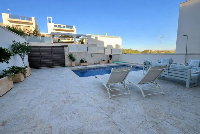 Descubre tu Villa de Lujo en Villamartín, Orihuela Costa ✨ - foto 5