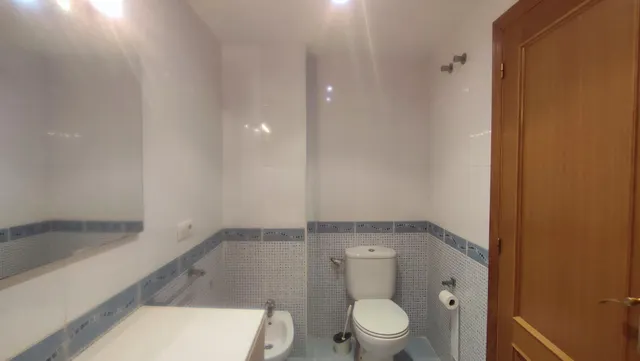 ¡Buscamos al 4.º compañer@ de piso! Habitación amplia junto a la Universidad — 9