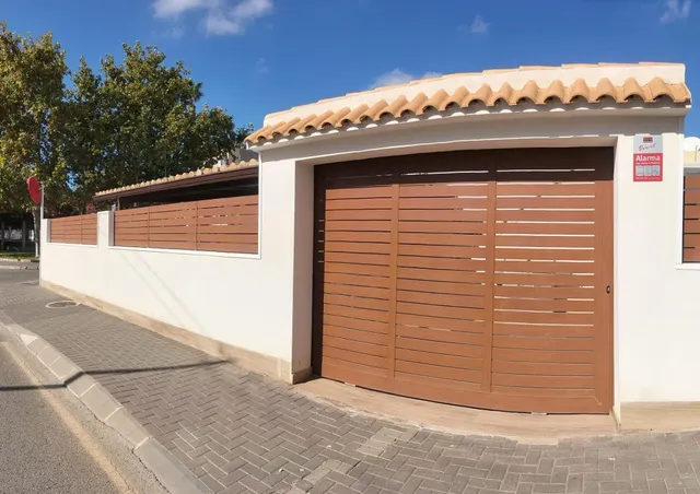 MAGNIFICO CHALET TOTALMENTE REFORMADO, IDEAL PARA PAREJAS, RODEADO DE TODOS LOS SERVICIOS — 46