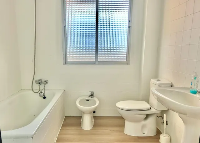 Amplio apartamento con vistas al Paseo, Frente al Club Náutico de Torrevieja — 18