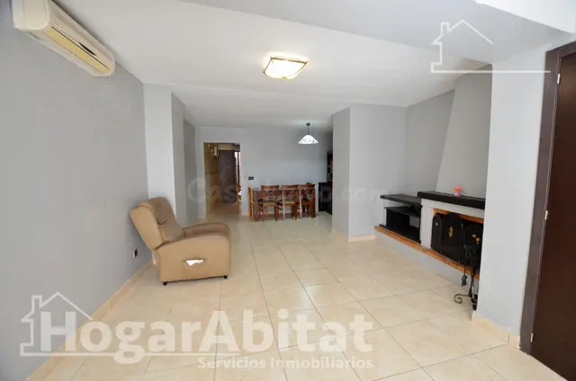 ¡MAGNÍFICO ADOSADO! AMPLIO Y LUMINOSO CON TERRAZA Y TRASTERO — 4