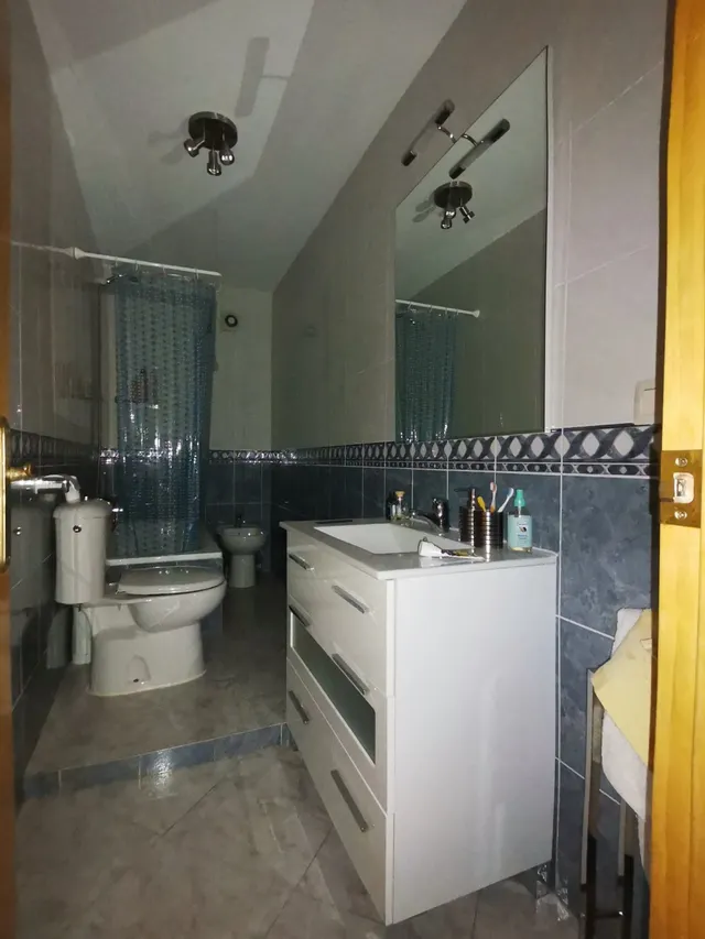 SE VENDE CASA EN PLENO CENTRO DE LOS VILLARES — 37