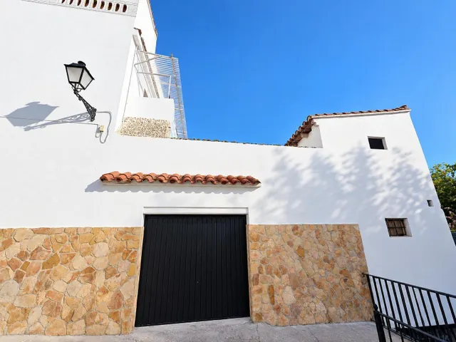 CASA DE PUEBLO CON ENCANTO, REFORMADA Y CON POSIBILIDAD DE CREAR UNA SEGUNDA VIVIENDA – GILET — 30