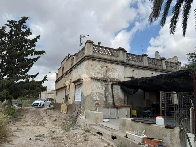 SE VENDE PARCELA DE TERRENO RÚSTICO CON POZO, CASA PARA REFO