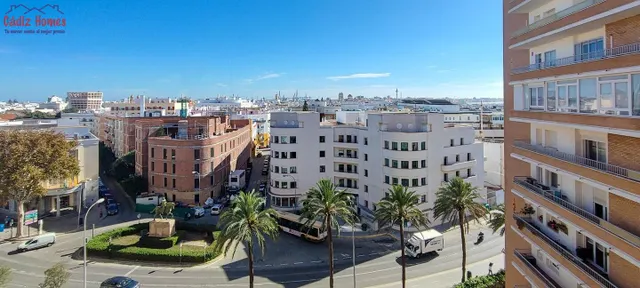 AMPLIA VIVIENDA A LOS PIES DE LA CALETA — 36