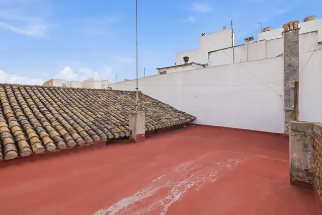 Casa de pueblo con gran potencial y amplios espacios — 18