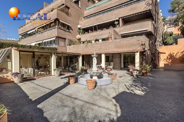 EXCLUSIVO PISO CON JARDÍN PRIVATIVO EN UNA DE LAS MEJORES URBANIZACIONES DE GRANADA — 2