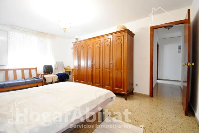 ¡4 DORMITORIOS! MUY AMPLIO CON BALCÓN EN EL CENTRO — 22