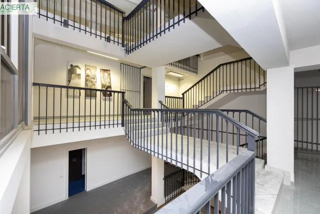 Local comercial con casi 1000 m2 en plena Gran via de Granada. Oportunidad única y exclusiva — 18