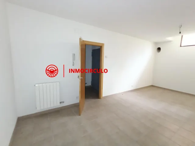 Exclusivo Chalet Pareado Junto al HUBU: Tu Oasis Urbano en Burgos — 33