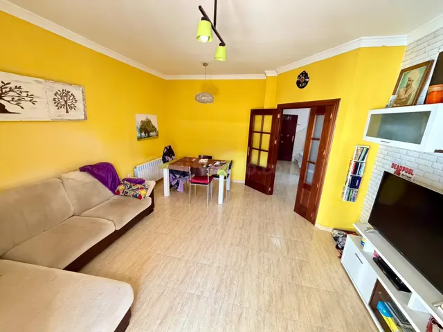 AMPLIA CASA EN HUMILLADERO CON PATIO Y GARAJE PUEDE SER TUYA - foto 5