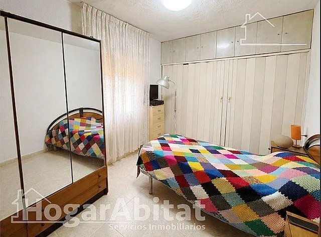 Chalet en residencial con  garaje y terraza, todo amueblado — 11