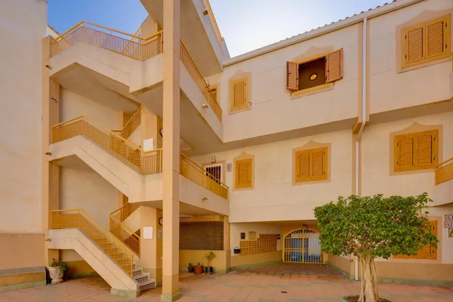 Apartamento de 3 dormitorios y piscina comunitaria en Acequion, Torrevieja — 24