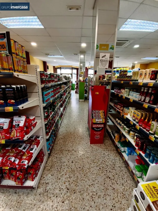 Gran local comercial de 261 m2 situado en zona céntrica de Vilamarxant (Valencia). — 10